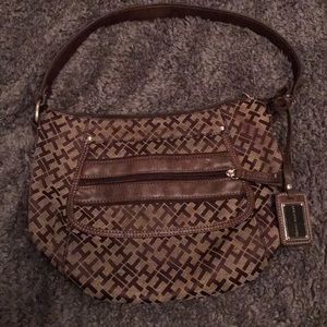 Tommy Hilfiger • Handheld Handbag